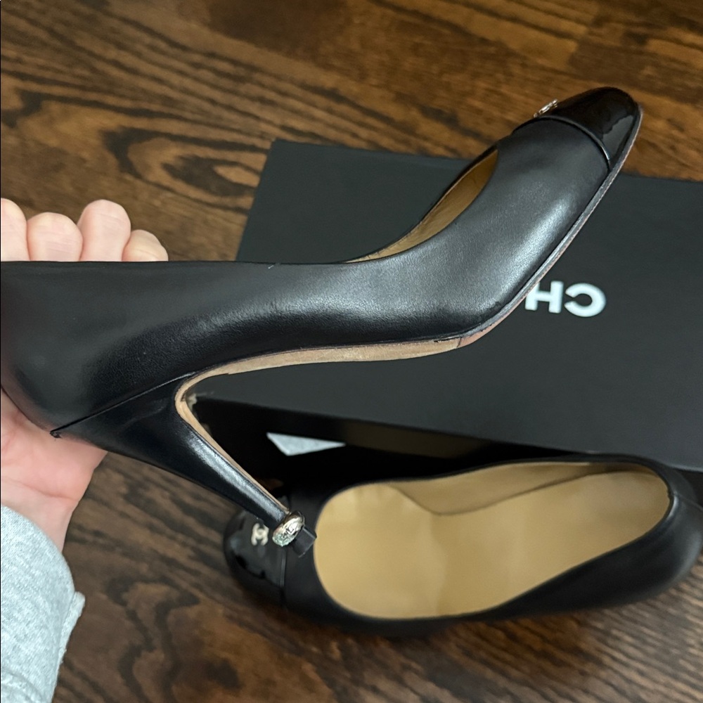 CHANEL Classic Black Pumps Size 40 - Picture 7 of 8